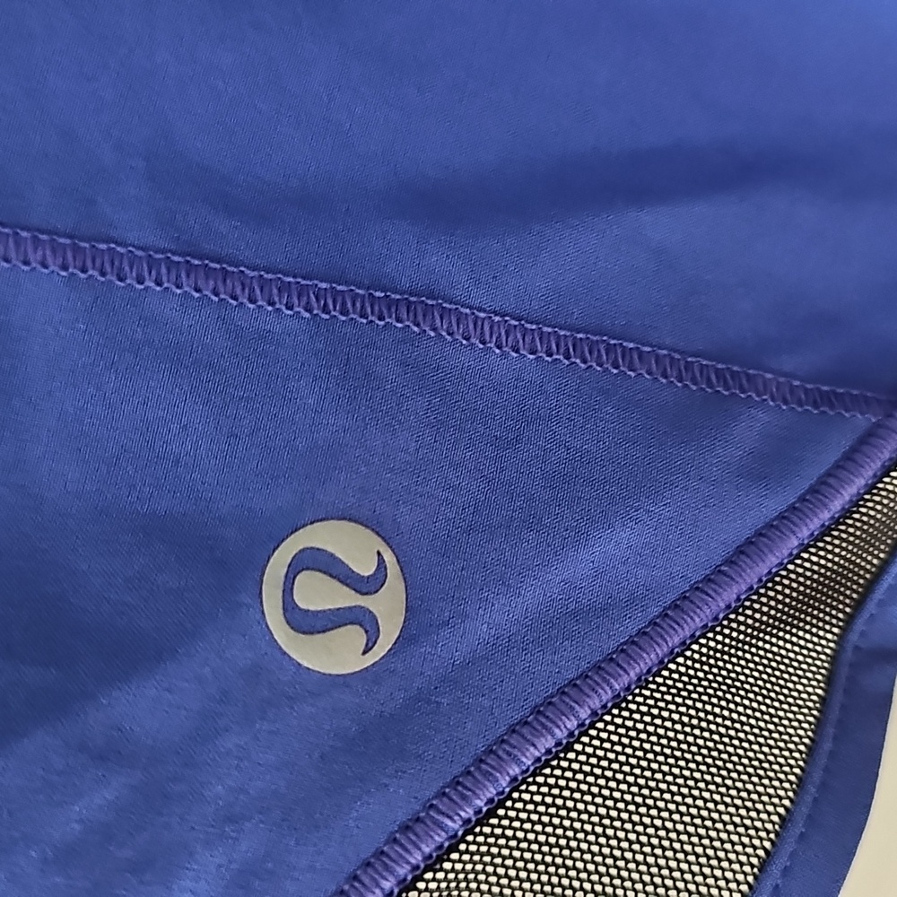 210. Lululemon Hotty Hot Shorts - Picture 4 of 5